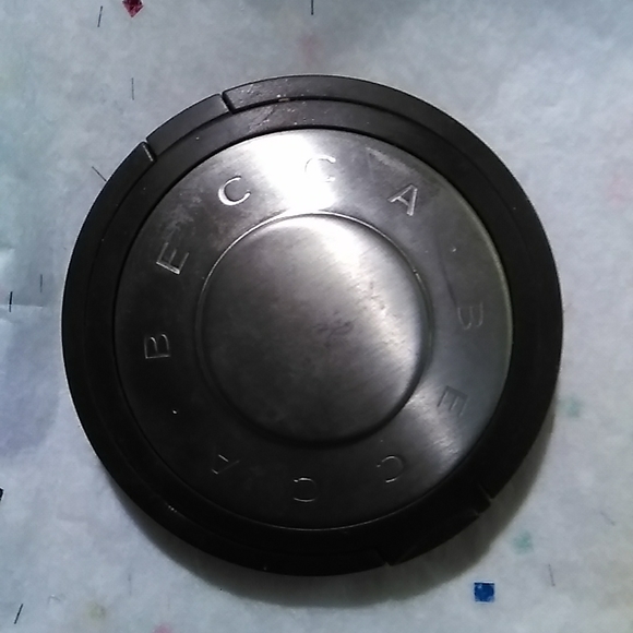 BECCA PRESSED POWDER IN SHADE GINGER - Picture 2 of 4